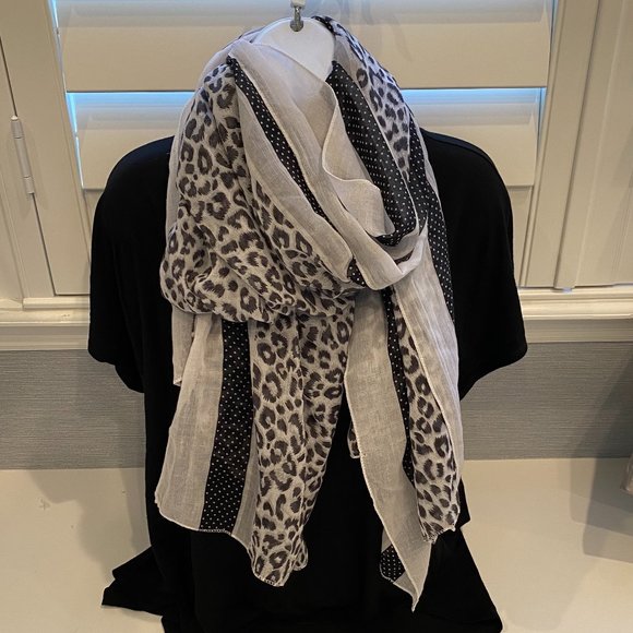 ✨HP✨ for the Best in Jewelry & Accessories 9/4 POLKA DOT Black White Scarf NWOT - Picture 3 of 4